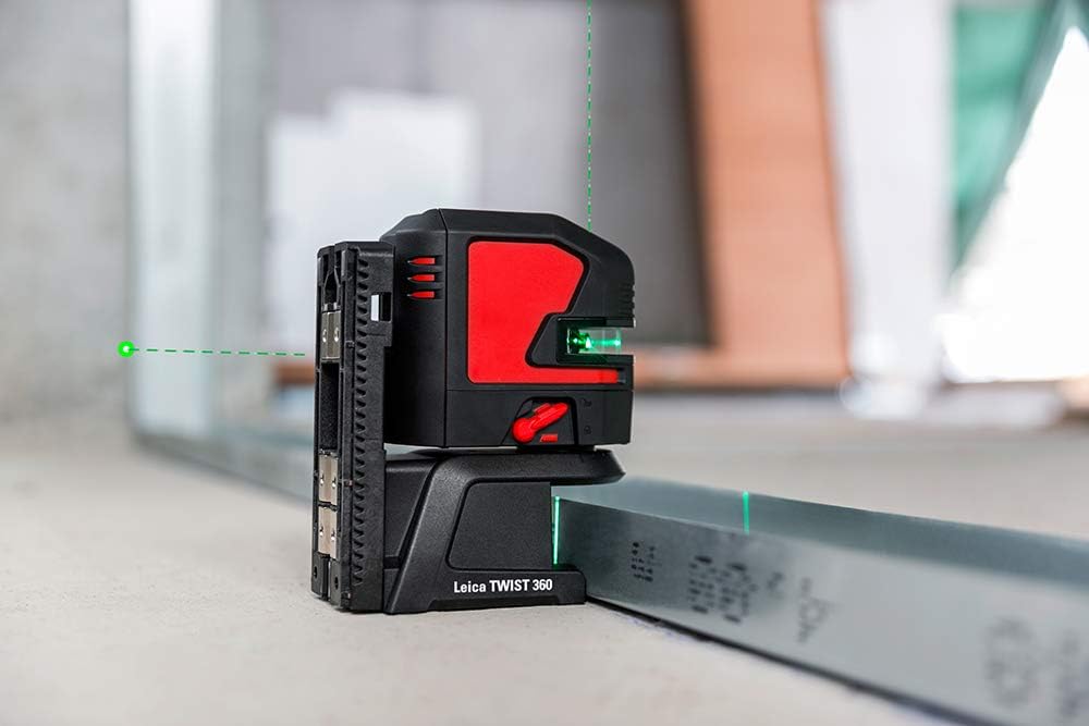 Leica Lino L2P5G: Nivel láser de punto y líneas cruzadas con batería Li-Ion, cargador, adaptador magnético innovador y soporte para pared en una carcasa (láser verde, alcance de trabajo: 35 m)