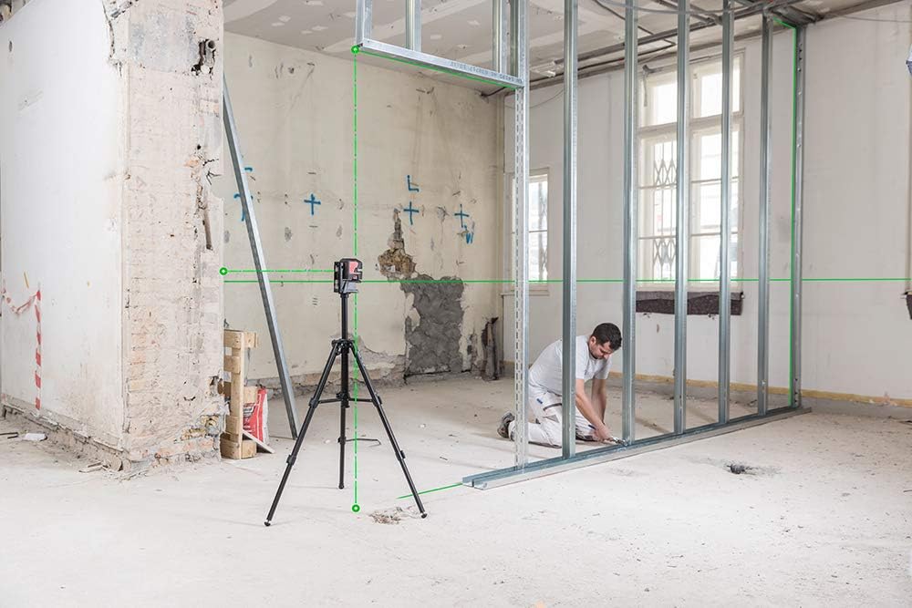 Leica Lino L2P5G: Nivel láser de punto y líneas cruzadas con batería Li-Ion, cargador, adaptador magnético innovador y soporte para pared en una carcasa (láser verde, alcance de trabajo: 35 m)