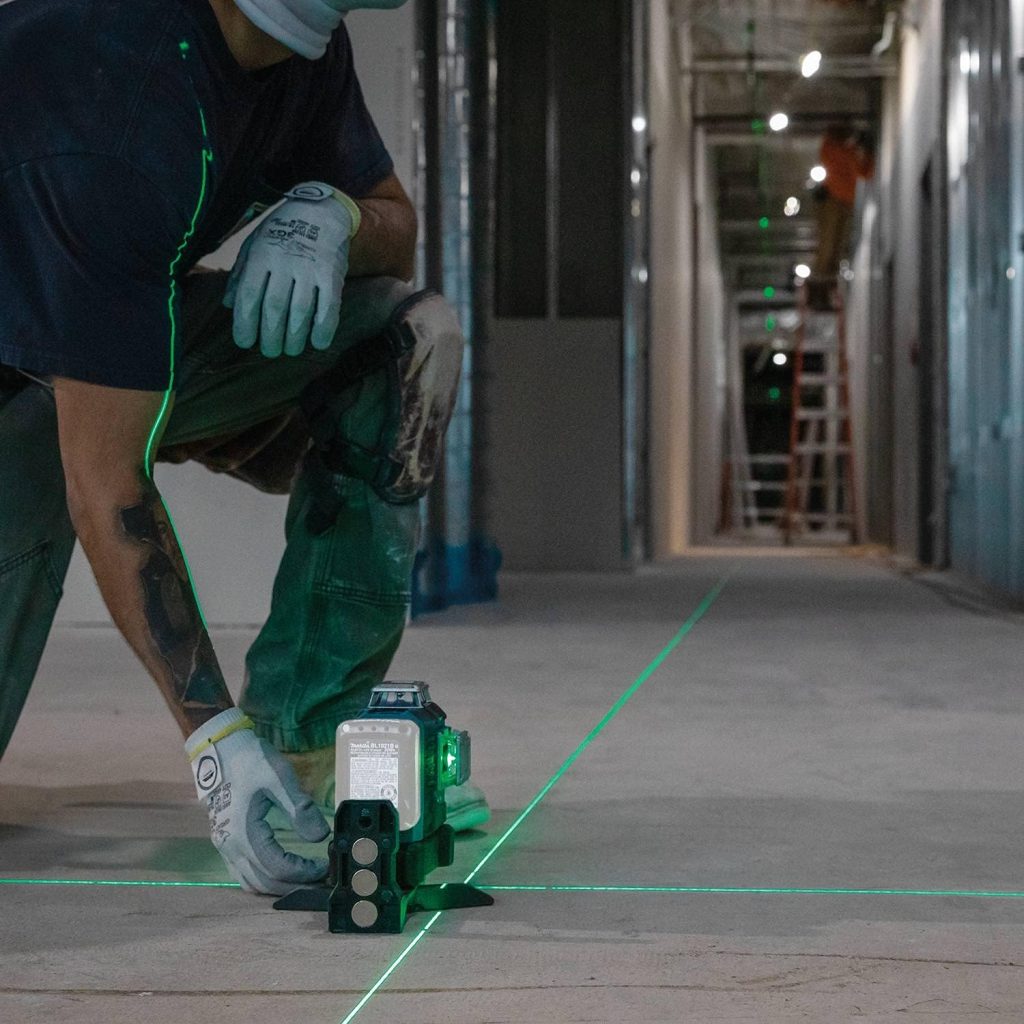 MAKITA SK700GD Nivel láser 3 líneas 12V verde